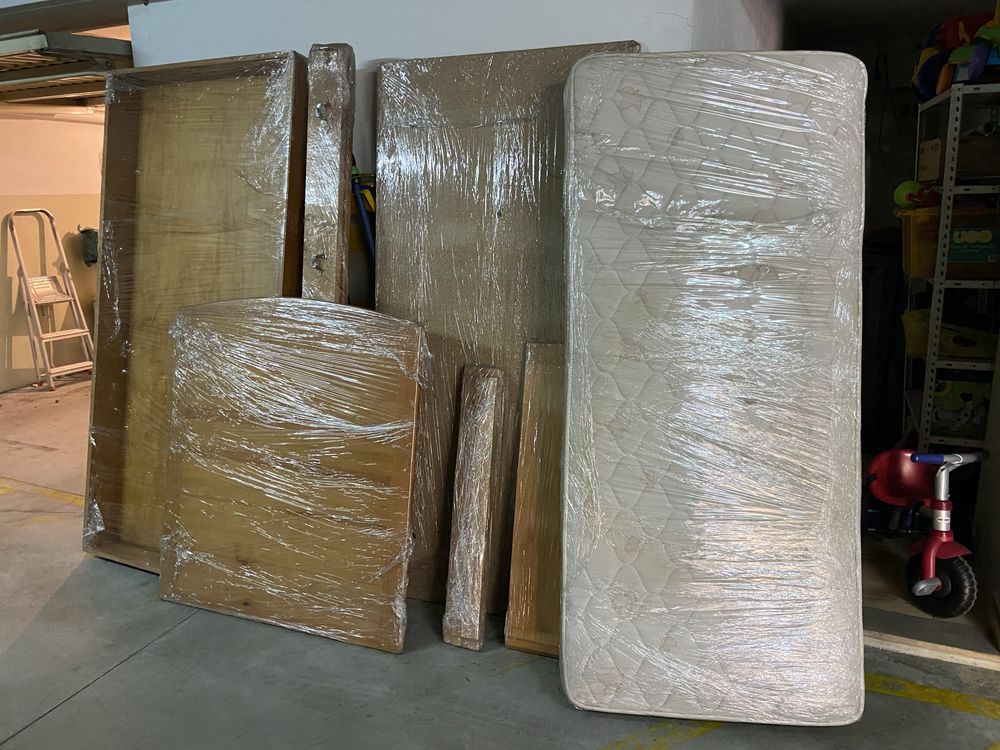 lCama de madeira para adolescente  tipo “ cerne” com colchão