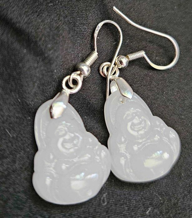 Budda i biały jadeit, delikatne kolczyki