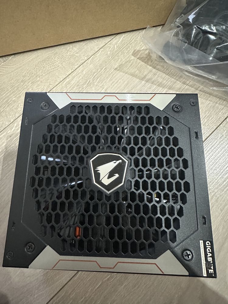 Zasilacz ATX Gigabyte Aours P750W 750W
