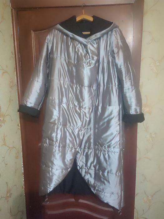Продам демісезонне пальто, виробник Італія, двухсторонне, майже нове,