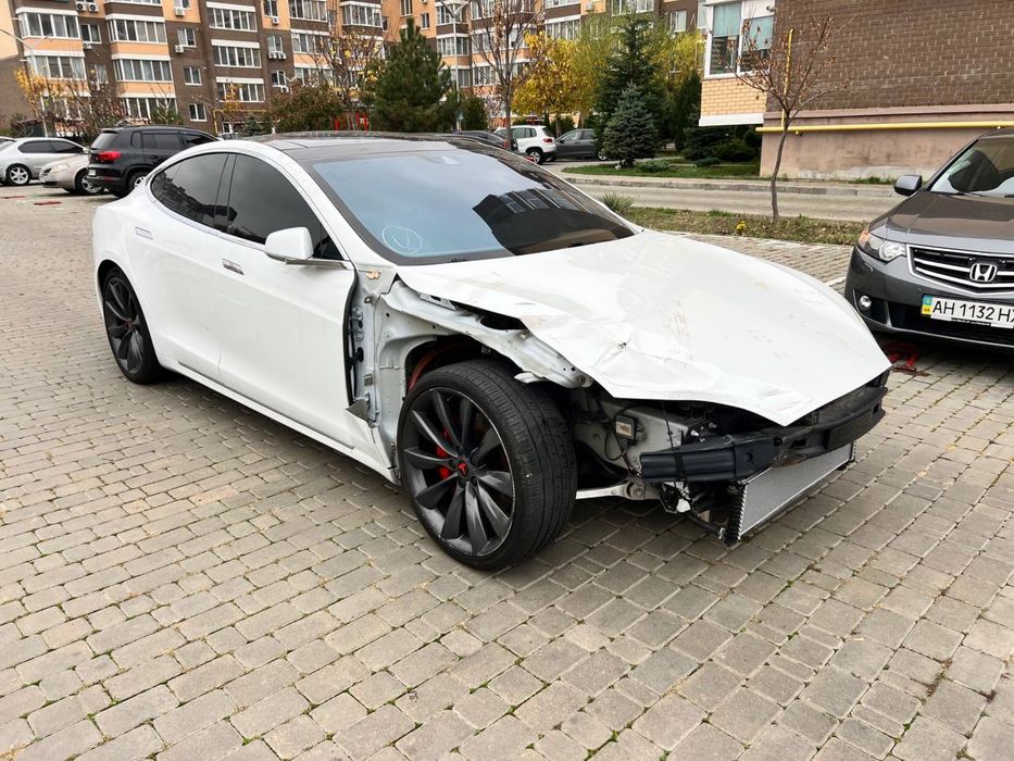 Тесла модел с рестайлинг