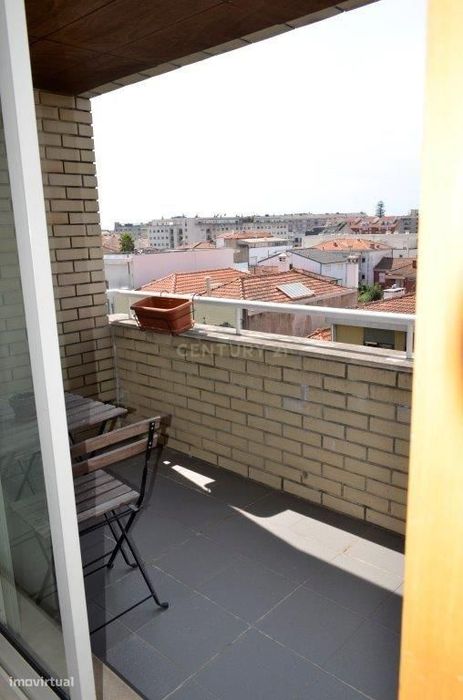 T1 com varanda em Condomínio Fechado à Casa da Musica