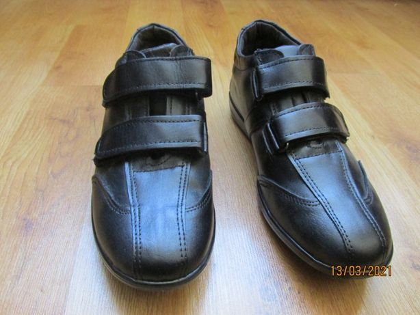 Чоловічі шкіряні туфлі (кросівки) нові 39 розміру