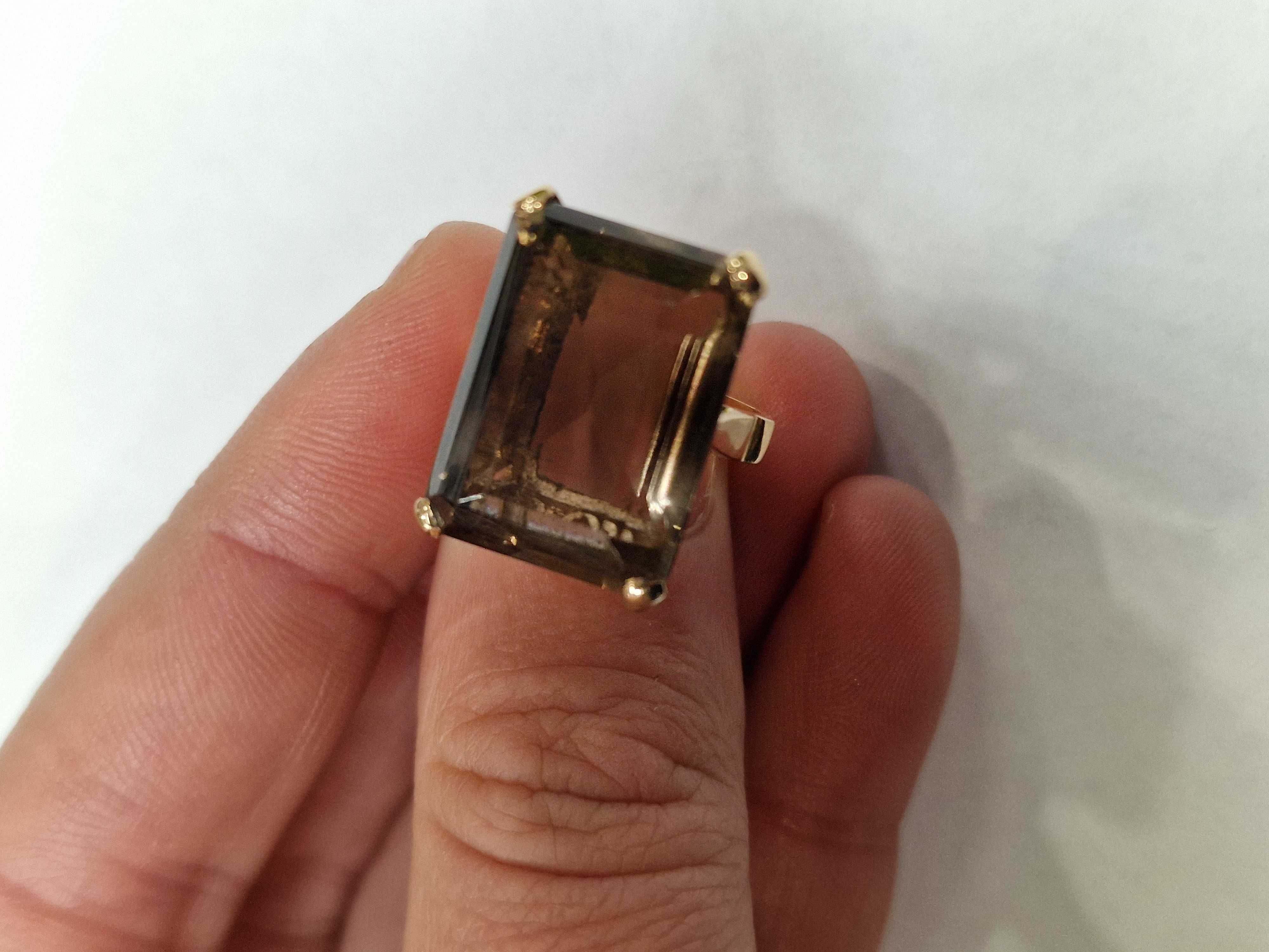 Złoty pierścionek damski/ 750/ 9.56 gram/ R13/ Kwarc dymny