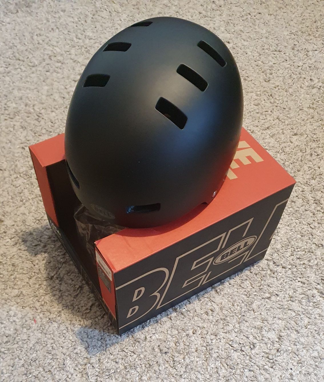 Kask bell local M czarny prawie nowy