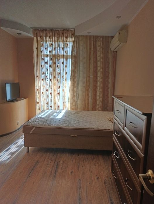 Сдам красивую 2к.кв.сталинку в центре