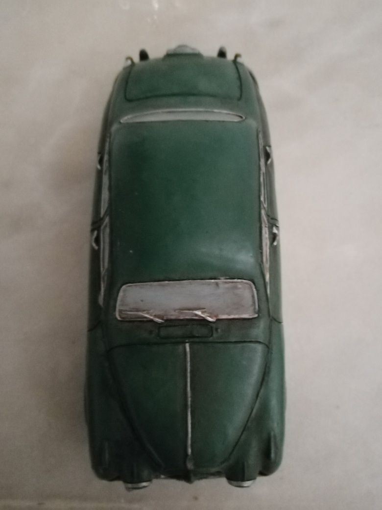 Carro antigo em pedra. 17 cm.