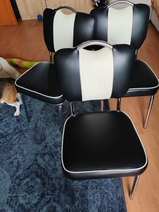 Krzesła ze skóry ekologicznej