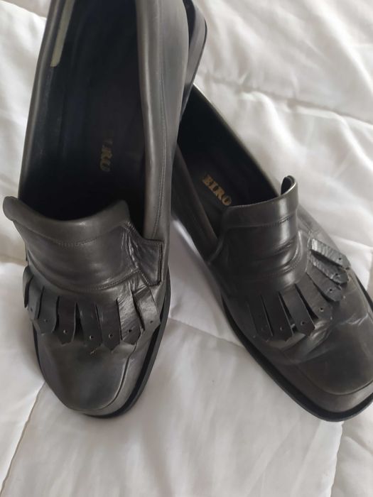 Sapatos senhora em pele.