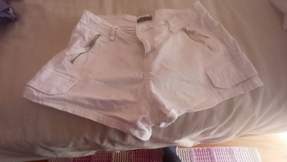 2 calções, brancos Bershka 36, azuis Modalfa 13_14