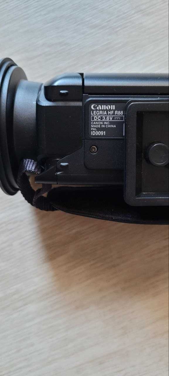 Видеокамера Canon Legria HF R88