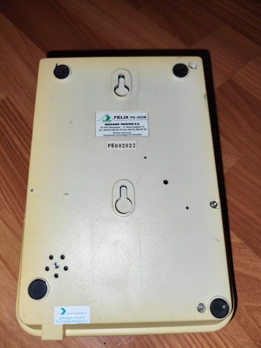 Telefon stacjonarny szkolny