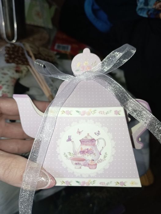 Prezent dzień matki herbatą w imbryku