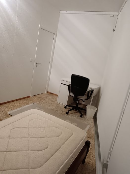 Alugo quarto solteiro