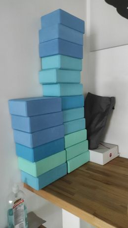 Блок для йоги синього кольору