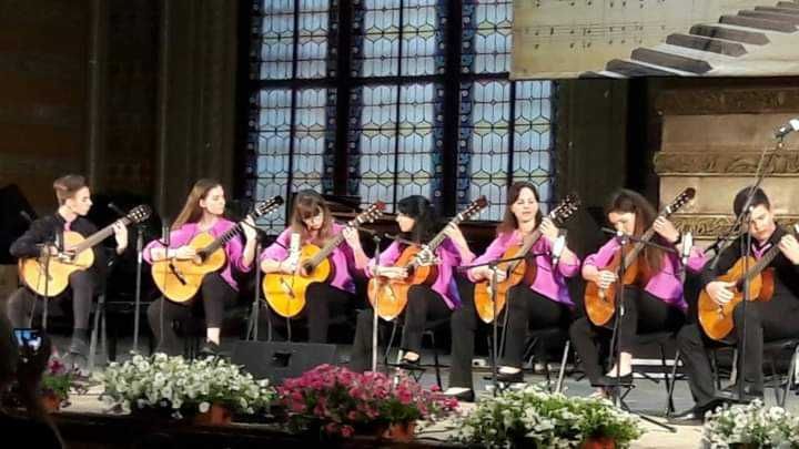 Уроки игры на гитарe Онлайн