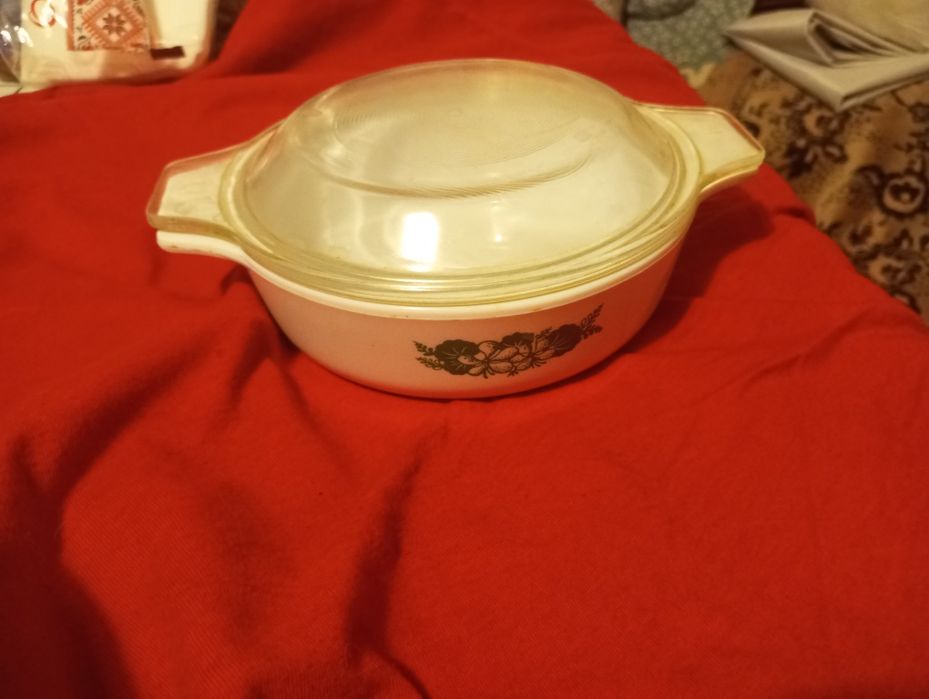 Кастрюля огнеупорная с крышкой салатница 0.7л СССР