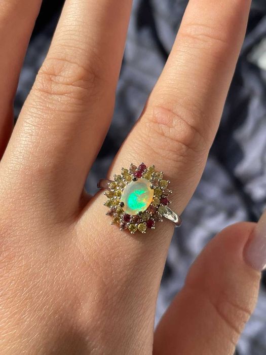 Кольцо из серебра 925 пробы с опалом и сапфиром. 17 18.18.5