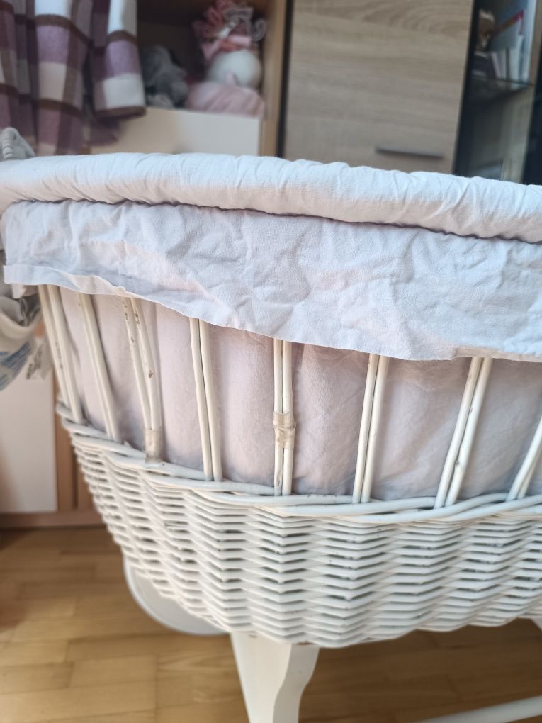 Kołyska, łóżeczko na kółkach gratis wózek i nosidełko