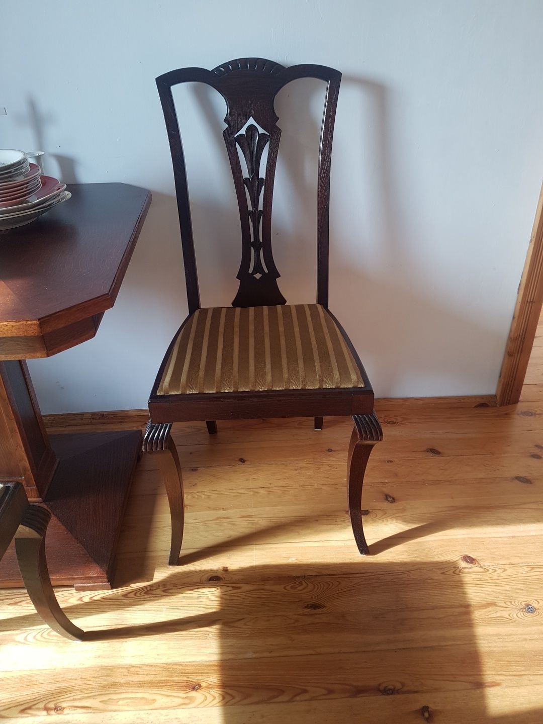 Krzesła dębowe po renowacji