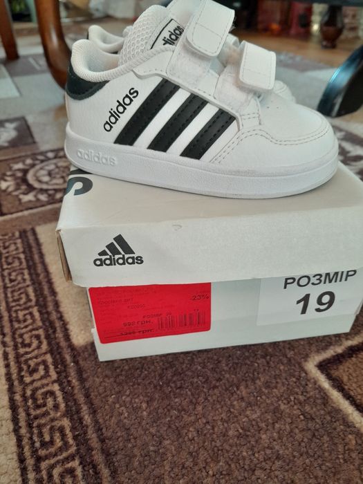 Продаж дитячих кросівок Adidas оригінал