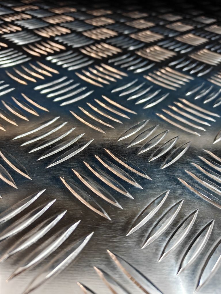 Blacha aluminiowa ryflowana, gładka