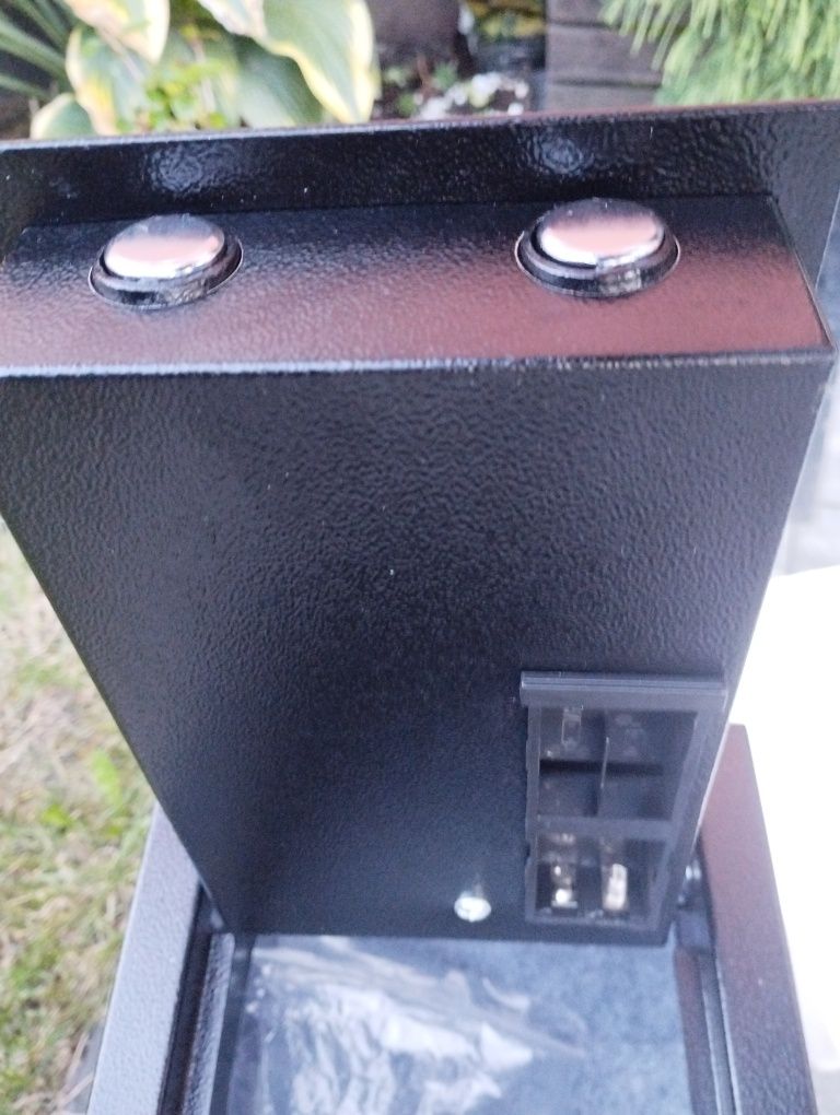 Sejf elektroniczny 200 x 310 x 200 mm-nowy kluczyk lub hasło.