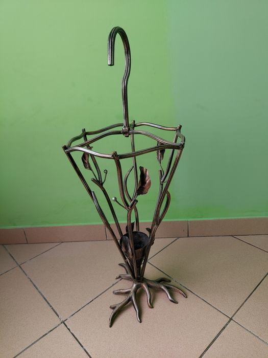 Parasolnik Stojak metalowy na parasole do przedpokoju.
