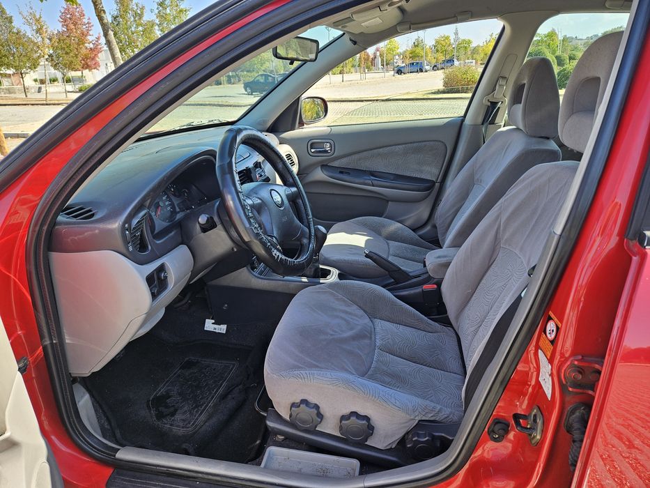 Nissan Almera (Leia a descrição)