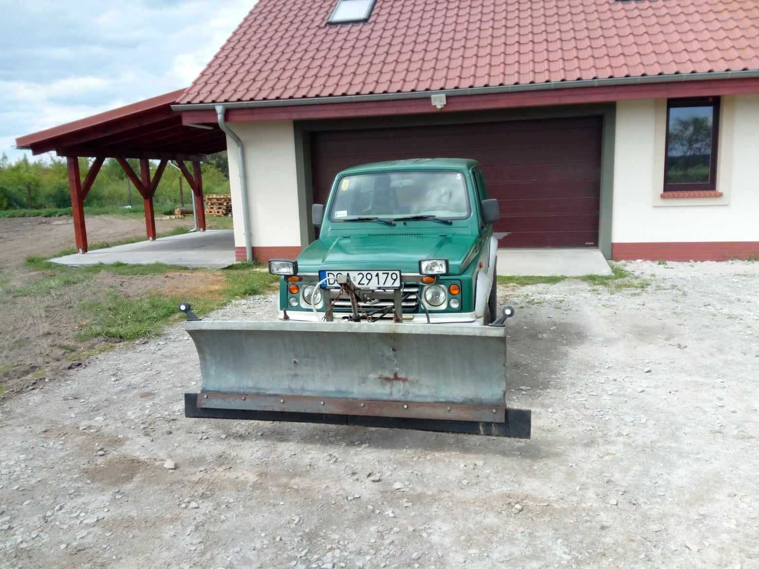 Suzuki Samuraj z pługiem