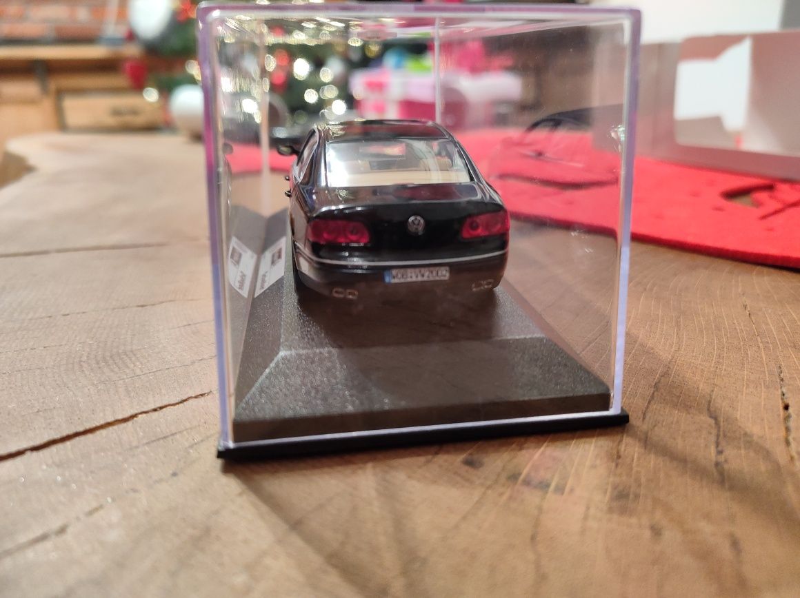 Model VW paheron skala 1:43