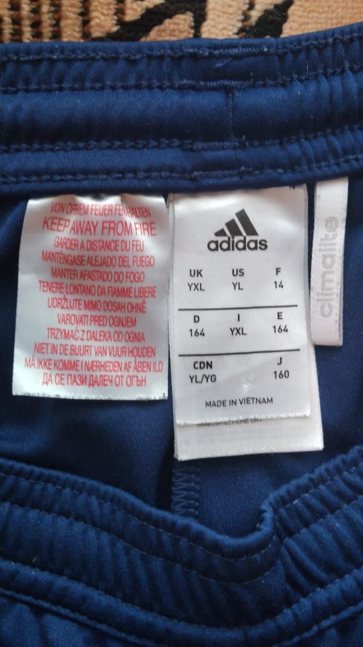 Продам шорти Адідас original.