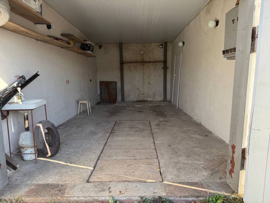 Продам двухуровневый гараж верх ул.Парковая Ветеран