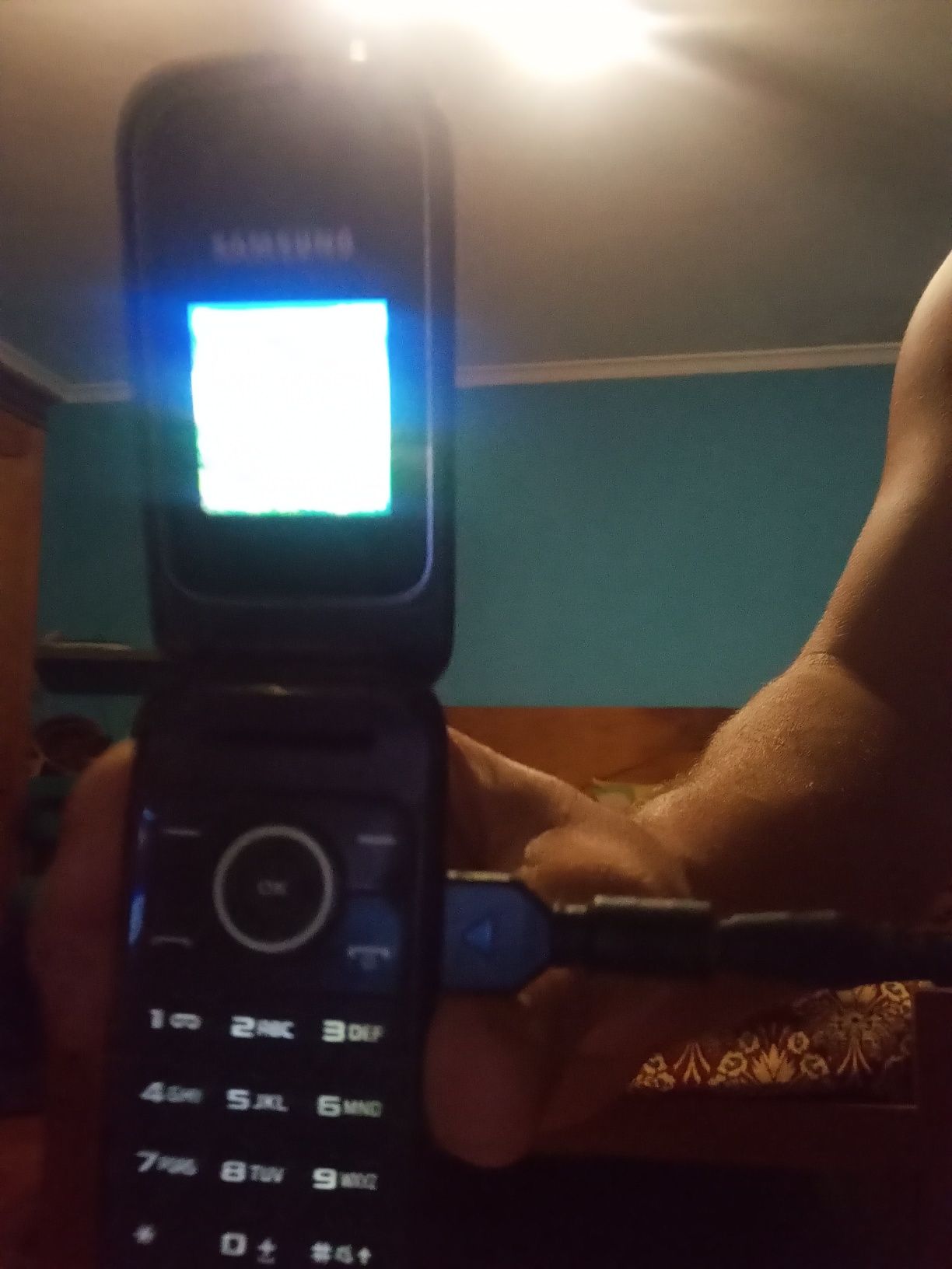 telemóvel dá marca Samsung modelo OTE1190