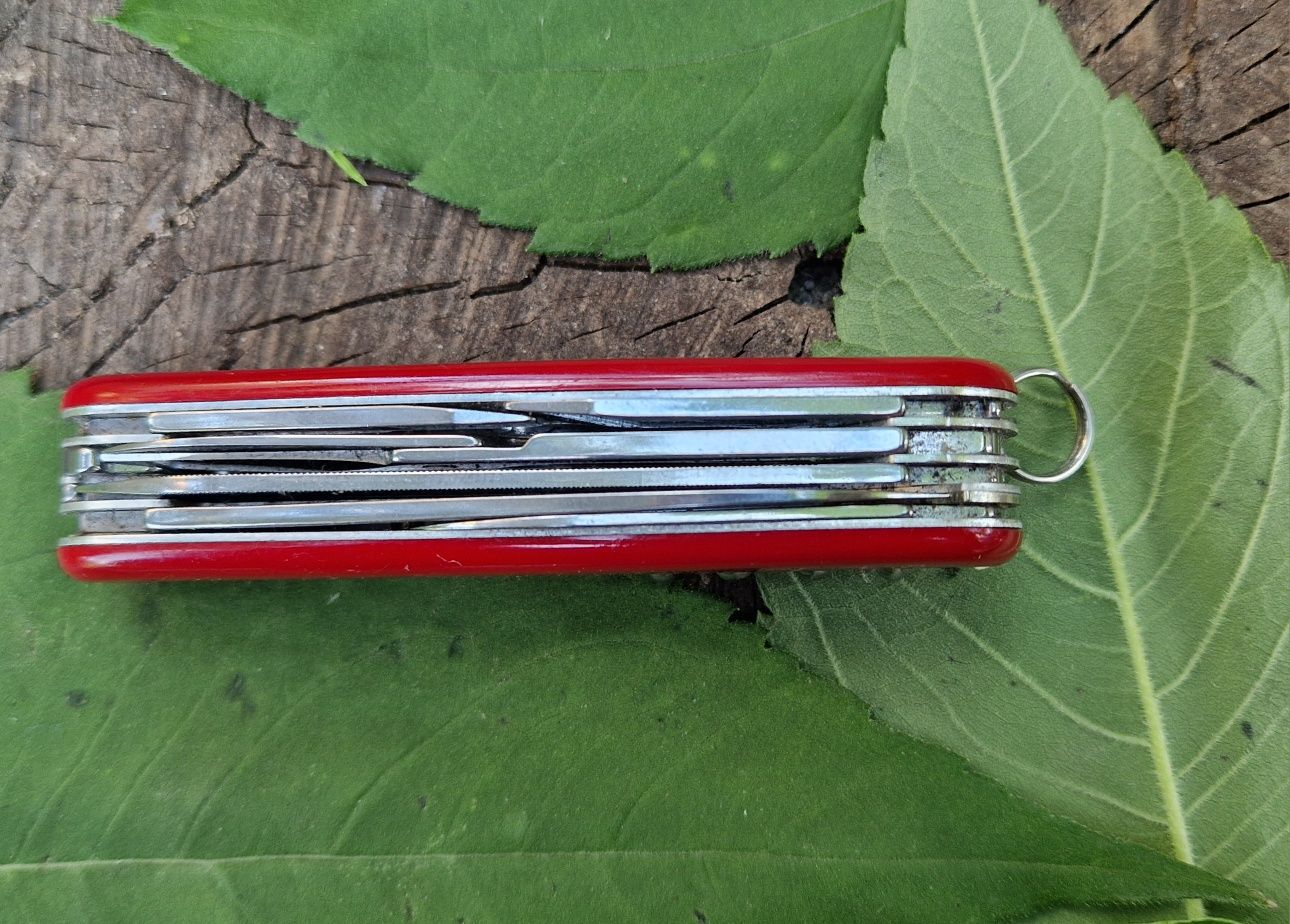 Scyzoryk Victorinox Mountaineer PEri 1.3743 szwajcarski multitool