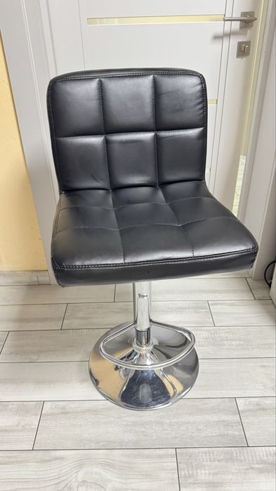 Стул бровиста/ визажиста барный