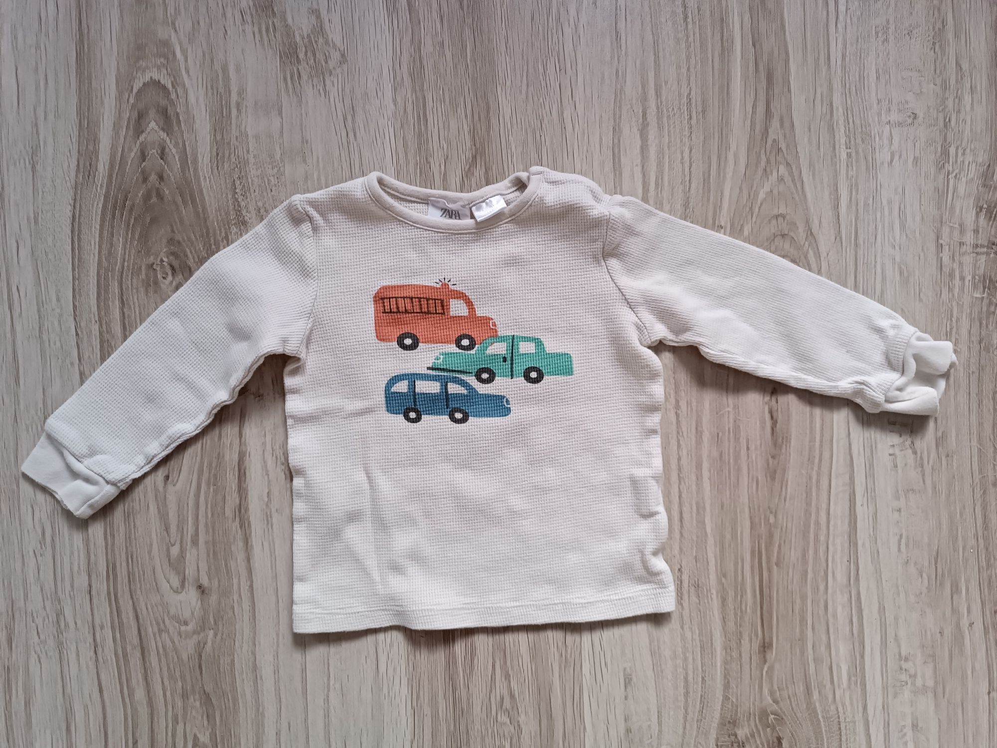Bluzka dla chłopca beżowa z autami Zara 98