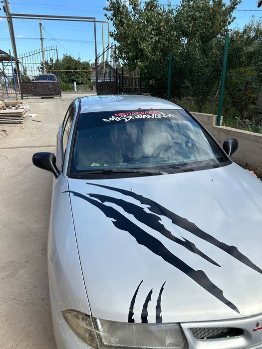 Продам Митсубиси харизма