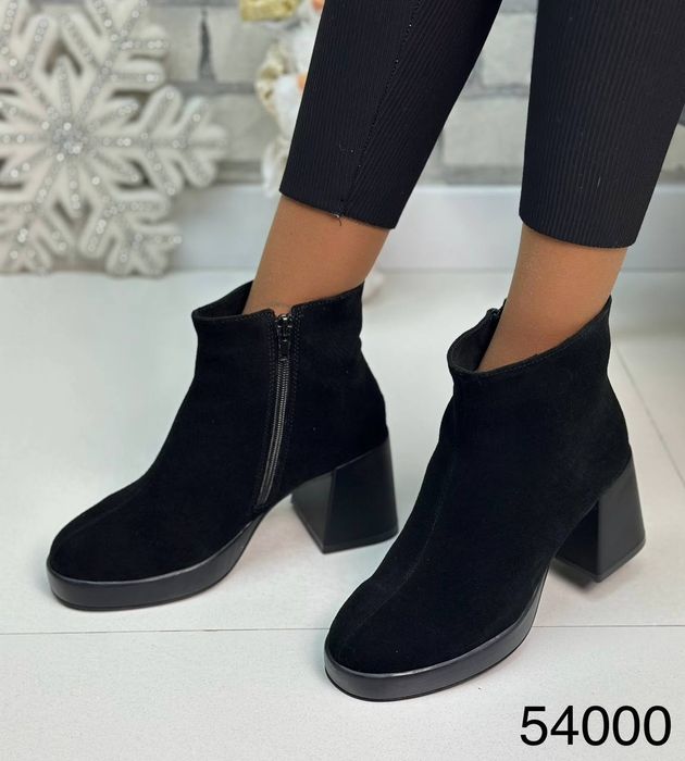 Жіночі шкіряні зимові черевики в кольорах