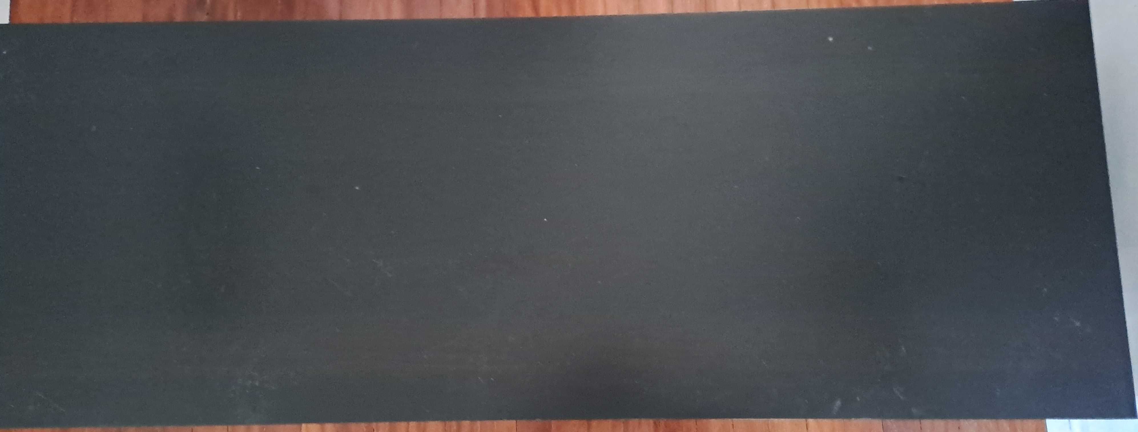 Mesa para TV modelo IKEA
