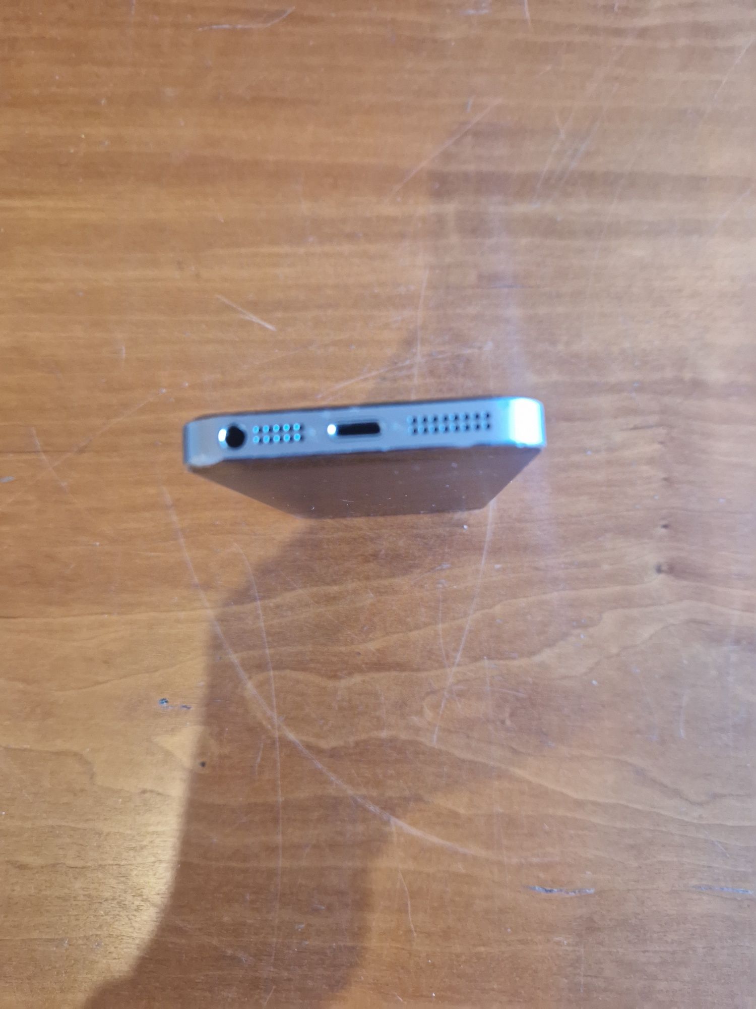 Iphone 5 S 16 GB, com bateria nova, sem carregador