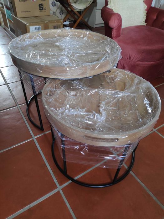 Mesas de apoio, muito bonitas, como novas