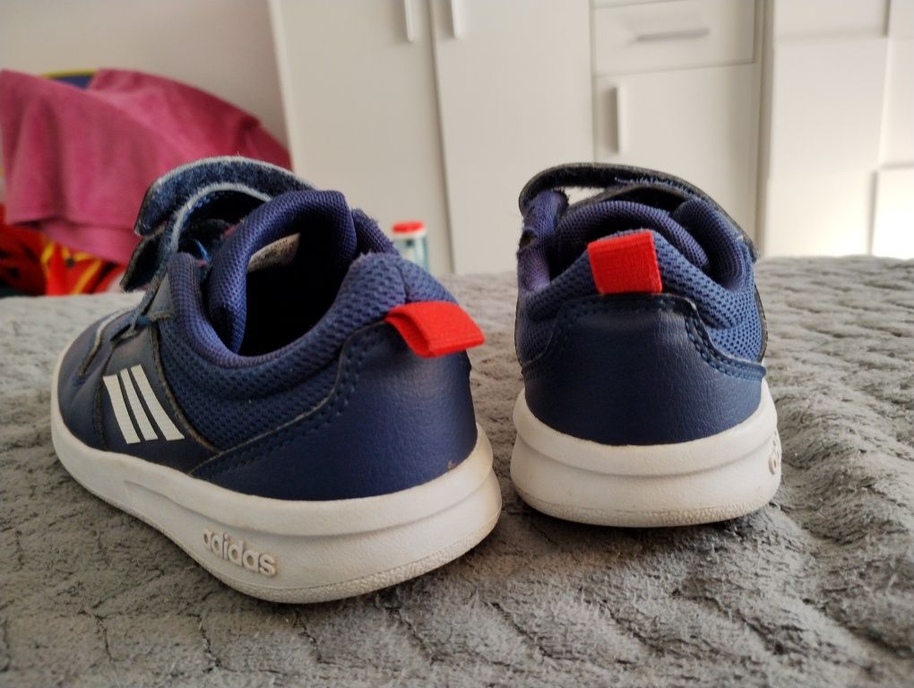 Buty chłopięce adidas 26,5 rozmiar