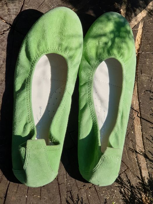 Одяг в асортименті.