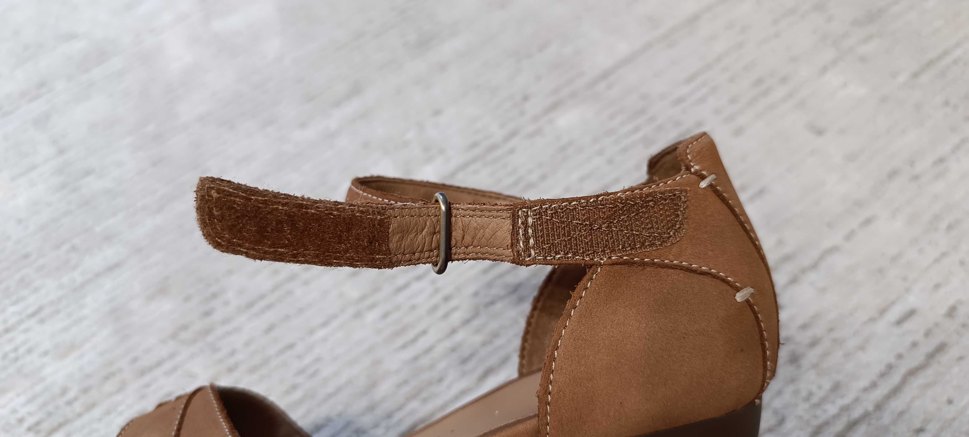 Жіночі шкіряні босоніжки Clarks 38 р.