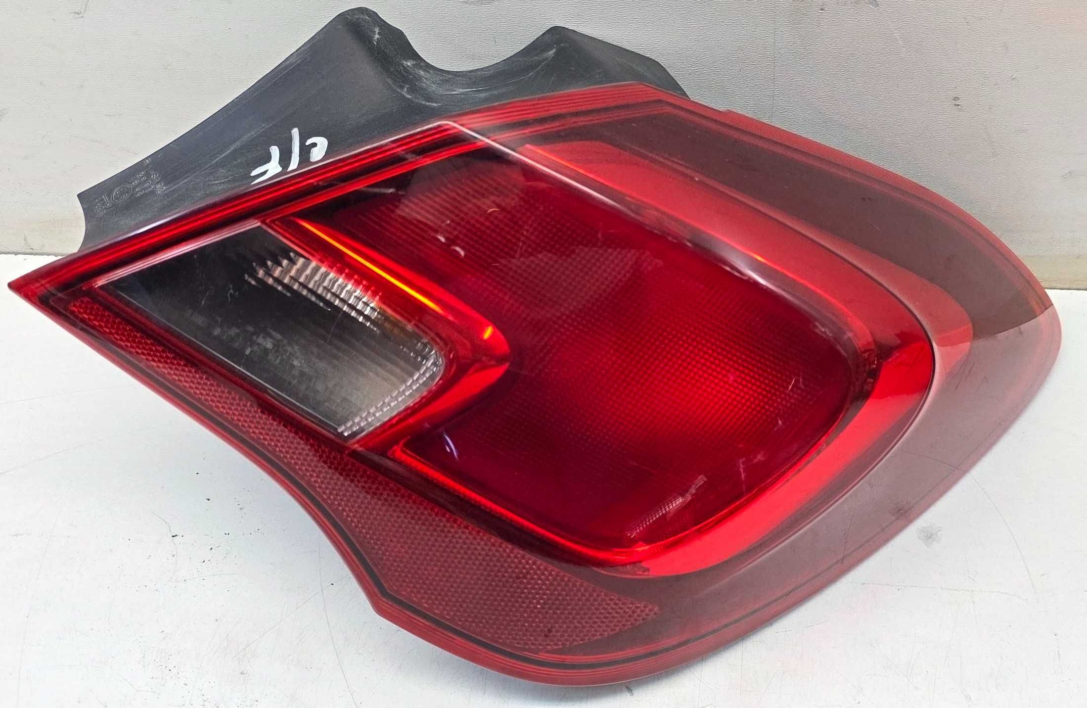 farolim tras direito Opel Corsa E 2015