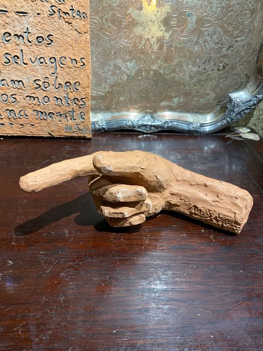 Mão escultura barro da famosa Margarida Schimmelpfennig Assinado 21 cm
