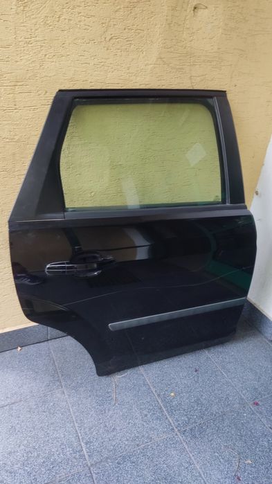 Ford Focus mk2 drzwi prawy tył kolor czarny metalik kod F3.