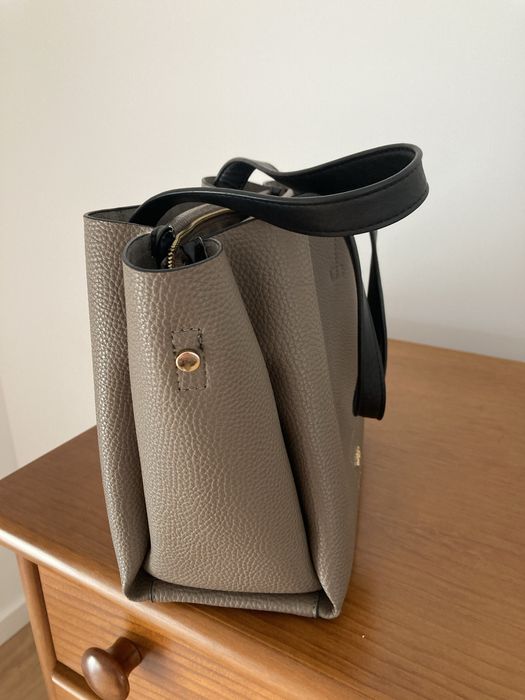 Mala  de senhora com varias bolsas interiores