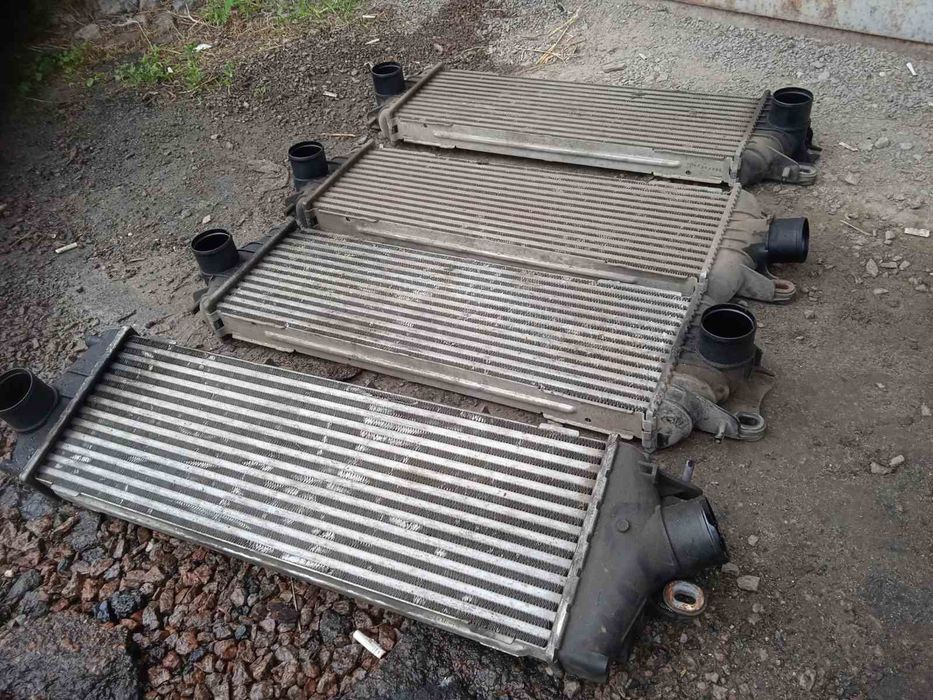 Радиатор интеркулера інтеркулєр Рено Трафик Опель Виваро 1.9, 2.0, 2.5